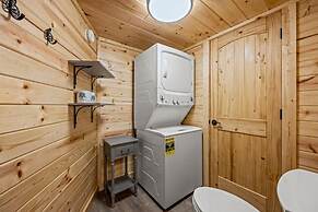 180 Views Sleeps 7 Private Hot Tub Full Kitchen