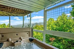 180 Views Sleeps 7 Private Hot Tub Full Kitchen