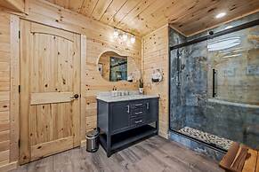 180 Views Sleeps 7 Private Hot Tub Full Kitchen
