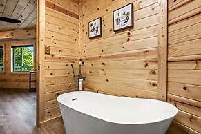 180 Views Sleeps 7 Private Hot Tub Full Kitchen