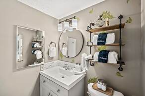 Indoor Pool Hot Tub Sleeps 4 Mountain Views