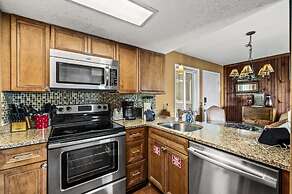 Sleeps 4 Hot Tub Indoor Pool Mountain Views