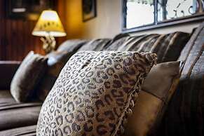 Sleeps 4 Hot Tub Indoor Pool Mountain Views