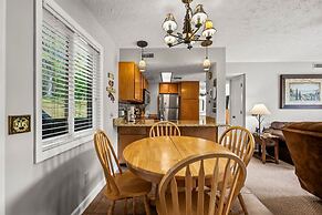 Private Balcony w Views Heated Pool Full Kitchen