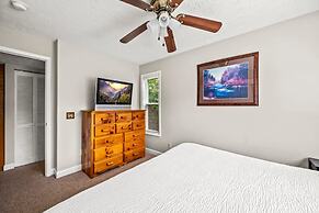 Private Balcony w Views Heated Pool Full Kitchen