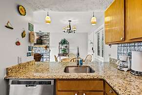 Private Balcony w Views Heated Pool Full Kitchen