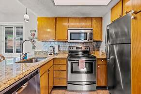 Private Balcony w Views Heated Pool Full Kitchen