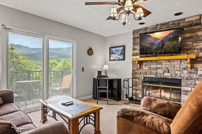 Private Balcony w Views Heated Pool Full Kitchen