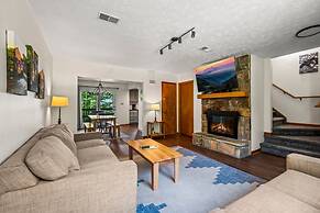 Sleeps 6 Indoor Pool 10 Mins to Dollywood