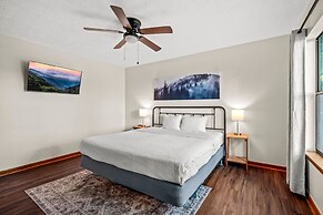 Sleeps 6 Indoor Pool 10 Mins to Dollywood
