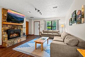 Sleeps 6 Indoor Pool 10 Mins to Dollywood