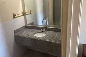 Cole Manor Motel By Oyo Love Field Market Center
