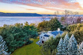 Hudson River Views + Firepit, Patio, Dog Run, Game Room Stone Manor