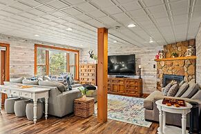 Mountain Escape With Game Room Balcony Stunning Views in the Poconos C