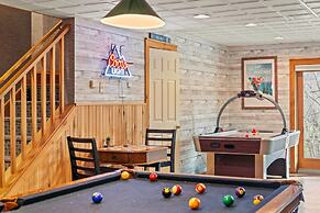 Mountain Escape With Game Room Balcony Stunning Views in the Poconos C