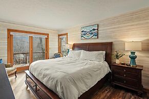 Mountain Escape With Game Room Balcony Stunning Views in the Poconos C