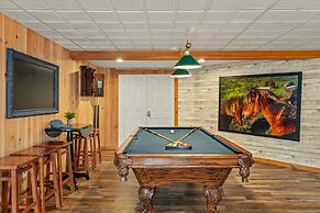 Mountain Escape With Game Room Balcony Stunning Views in the Poconos C
