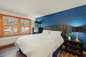 Mountain Escape With Game Room Balcony Stunning Views in the Poconos C