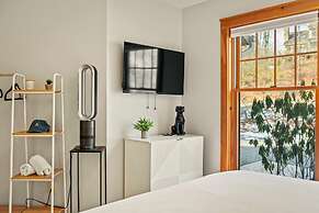 Mountain Escape With Game Room Balcony Stunning Views in the Poconos C