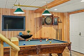 Mountain Escape With Game Room Balcony Stunning Views in the Poconos C