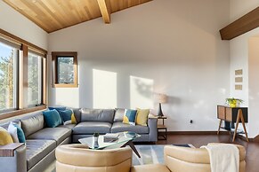 Half Block to Beach w Oceanview Patio Balcony The Shore Pine by Avants