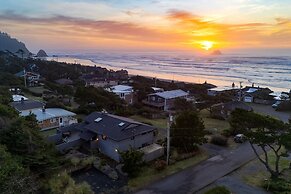 Half Block to Beach w Oceanview Patio Balcony The Shore Pine by Avants