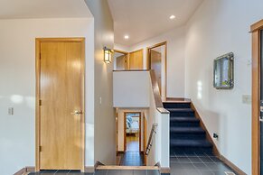 Half Block to Beach w Oceanview Patio Balcony The Shore Pine by Avants