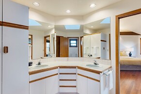 Half Block to Beach w Oceanview Patio Balcony The Shore Pine by Avants