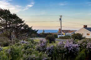 Half Block to Beach w Oceanview Patio Balcony The Shore Pine by Avants