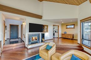 Half Block to Beach w Oceanview Patio Balcony The Shore Pine by Avants