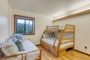 Half Block to Beach w Oceanview Patio Balcony The Shore Pine by Avants