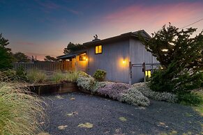 Half Block to Beach w Oceanview Patio Balcony The Shore Pine by Avants