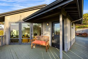 Half Block to Beach w Oceanview Patio Balcony The Shore Pine by Avants