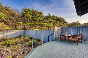 Half Block to Beach w Oceanview Patio Balcony The Shore Pine by Avants