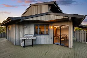 Half Block to Beach w Oceanview Patio Balcony The Shore Pine by Avants