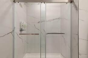 Ramada By Wyndham Brooklyn Empire Blvd