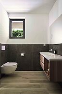 SalvatoreHomes – New Luxurious Apartment in the Centre of Bardolino wi