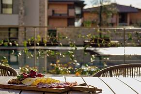 SalvatoreHomes – New Luxurious Apartment in the Centre of Bardolino wi