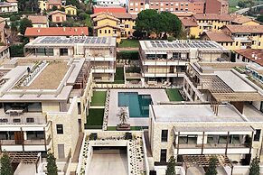 SalvatoreHomes – New Luxurious Apartment in the Centre of Bardolino wi