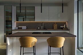 SalvatoreHomes – New Luxurious Apartment in the Centre of Bardolino wi