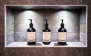 SalvatoreHomes – New Luxurious Apartment in the Centre of Bardolino wi