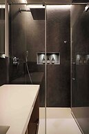 SalvatoreHomes – New Luxurious Apartment in the Centre of Bardolino wi