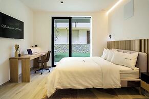 SalvatoreHomes – New Luxurious Apartment in the Centre of Bardolino wi