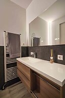 SalvatoreHomes – New Luxurious Apartment in the Centre of Bardolino wi