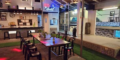 EDVIL BEACH RESORT AND JACUZZI POOL SPA