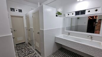 EDVIL BEACH RESORT AND JACUZZI POOL SPA