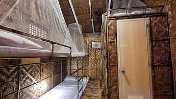 EDVIL BEACH RESORT AND JACUZZI POOL SPA