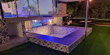 EDVIL BEACH RESORT AND JACUZZI POOL SPA