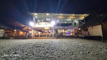 EDVIL BEACH RESORT AND JACUZZI POOL SPA