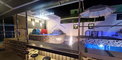 EDVIL BEACH RESORT AND JACUZZI POOL SPA